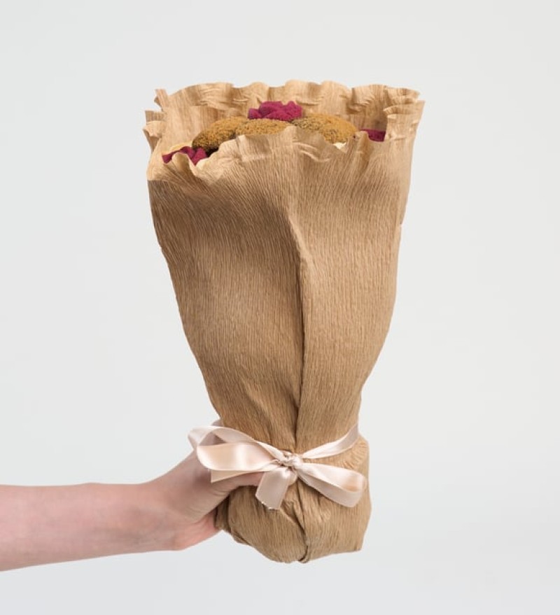 Lotus Biscoff® ve Gül Desenli Kek Buketi