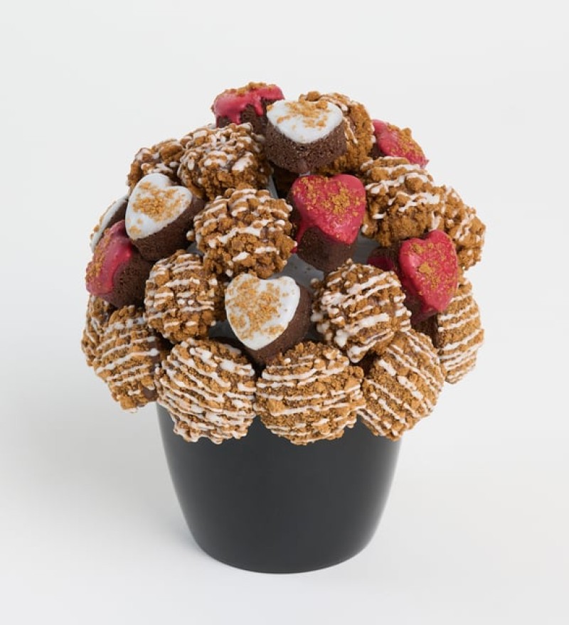 Siyah Saksıda Lotus Biscoff® Trüfler ve Kalp Kekler