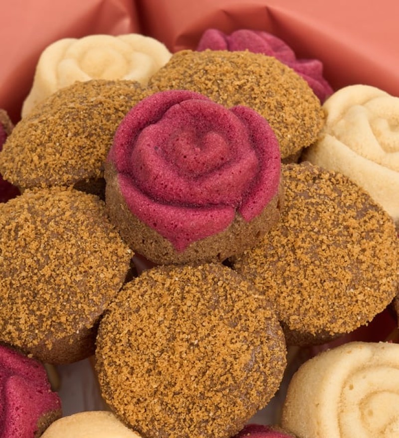 Kırmızı Gül ve Lotus Biscoff Bisküvili Kek Buketi